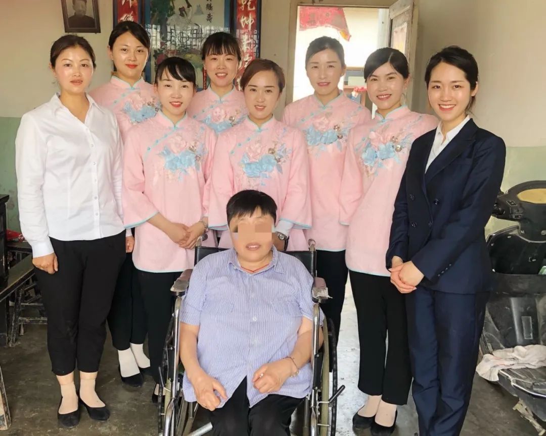 助殘日里船娘們包的餃子，溫暖了她的心